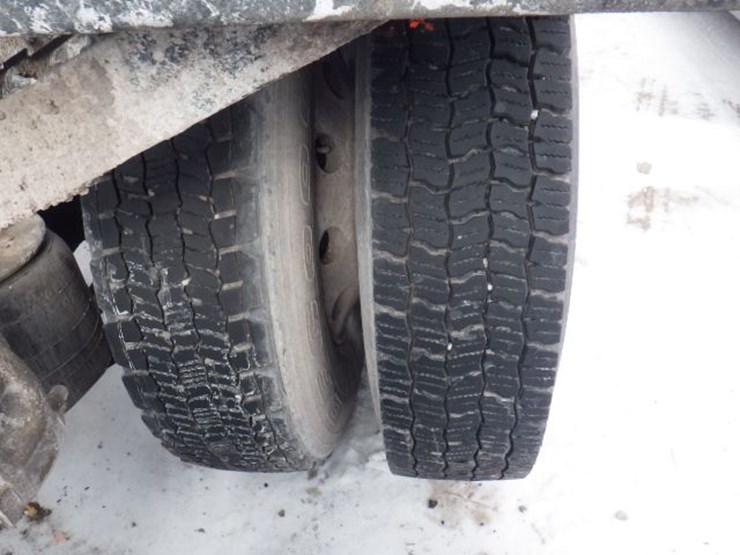 2014-peterbilt-386-image-11