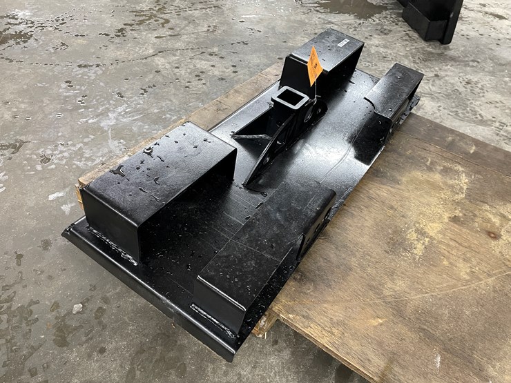 #3852-•-new-universal-mount-receiver-hitch-plate-with-chain-buckets-image-3