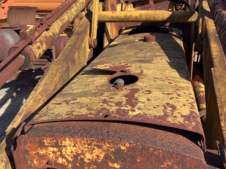 minneapolis-moline-diesel-crawler-image-14