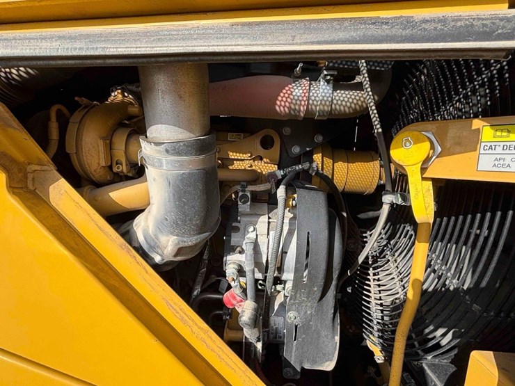 2023-caterpillar-815-image-30