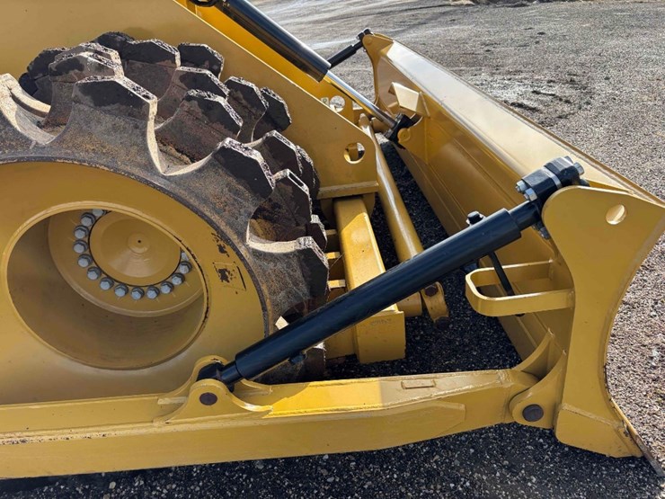 2023-caterpillar-815-image-20