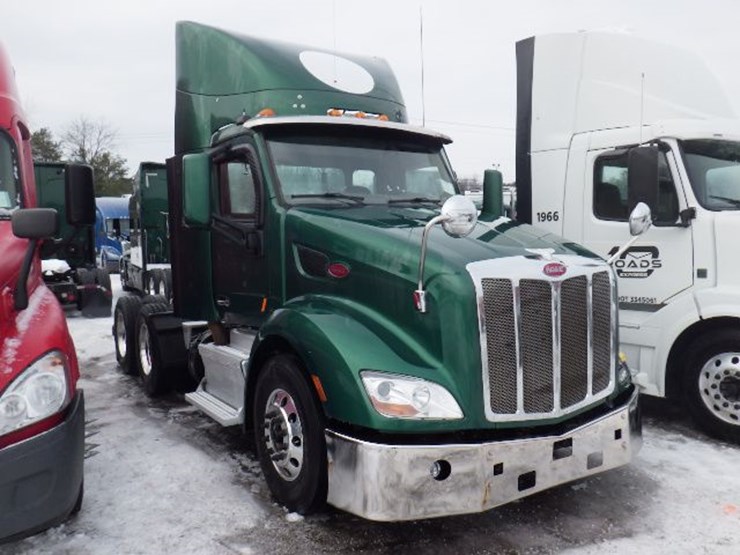 2017-peterbilt-579-image-3