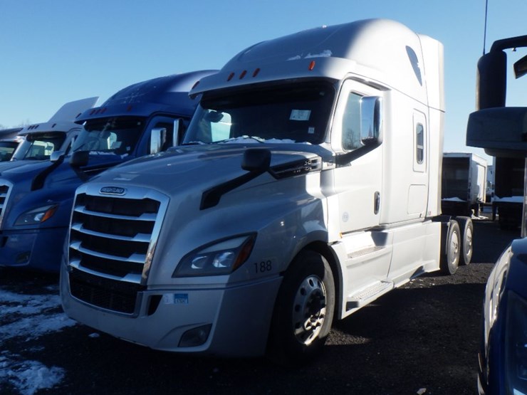 2019-freightliner-cascadia-126-image-1