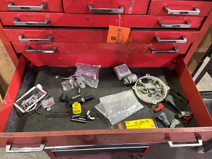 #7010-•-mac-toolbox-with-contents-image-8