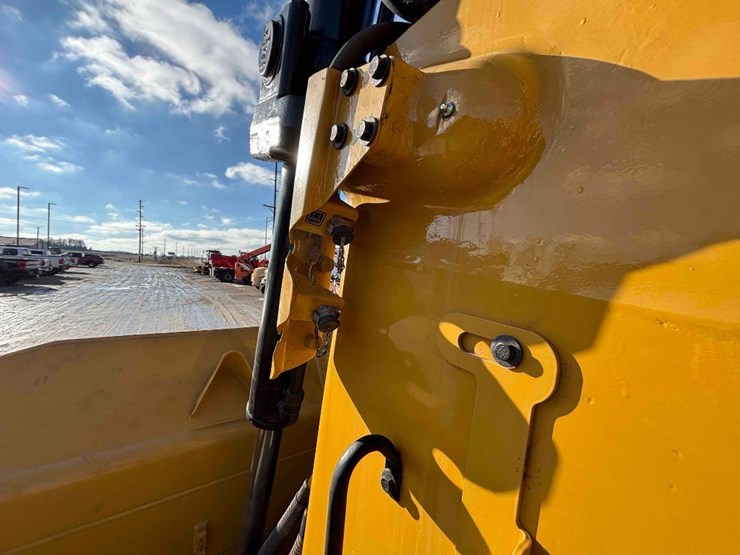 2019-caterpillar-d8t-image-35