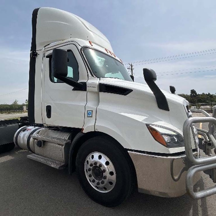 2020 FREIGHTLINER CASCADIA 116