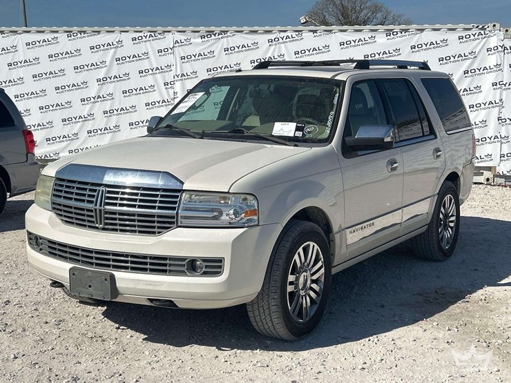 2008-lincoln-navigator-image-1