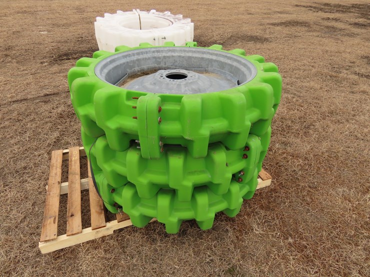 rhino-11.2x38-plastic-irrigation-wheels-image-4