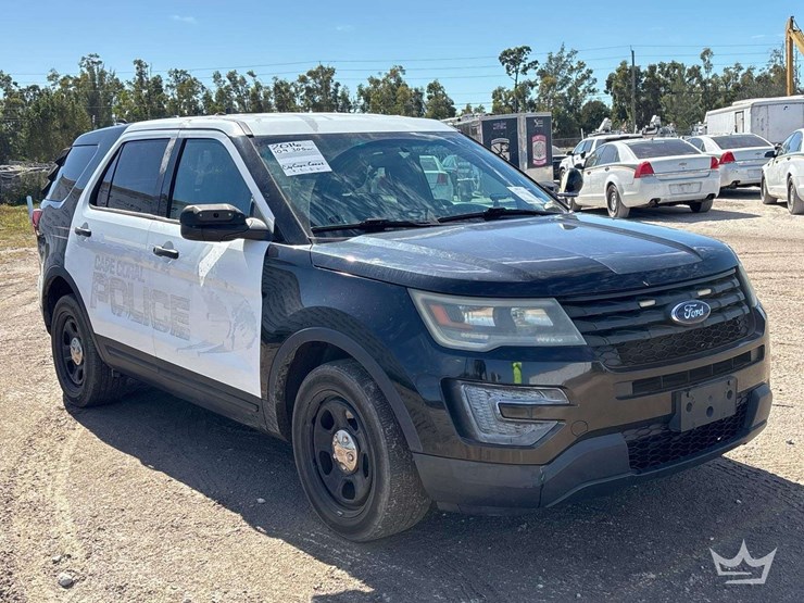 2016-ford-explorer-image-2