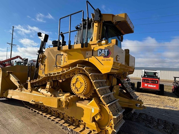 2019-caterpillar-d8t-image-13