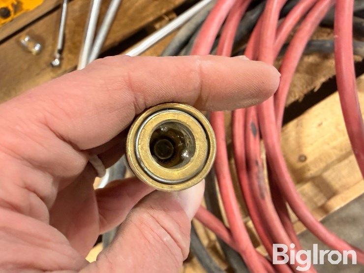 dewalt-air-hose-reel-w/accessories-image-7