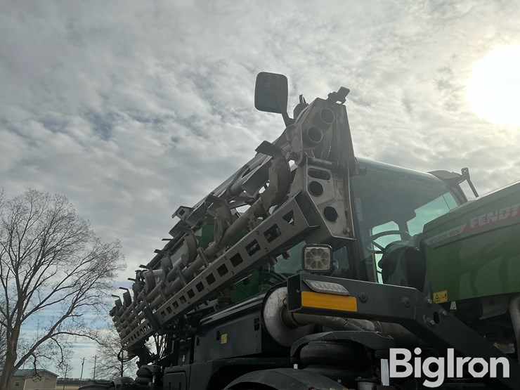 2023-fendt-rogator-937h-self-propelled-dry-fertilizer-spreader-image-17