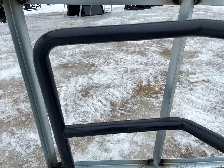 #2367-•-wolverine-hydraulic-bale-squeeze-attachment-image-20