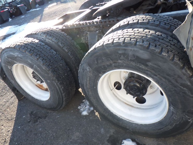 2018-freightliner-cascadia-113-image-5