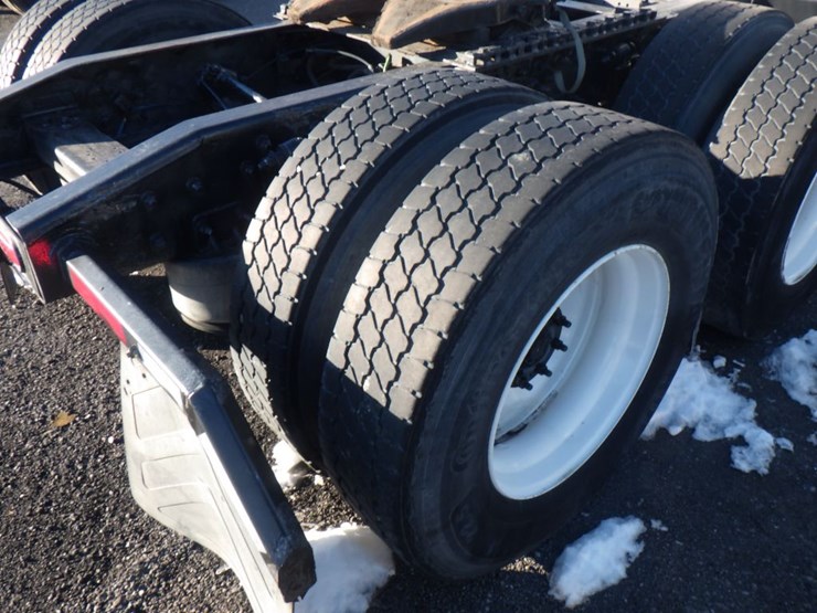 2018-freightliner-cascadia-126-image-6