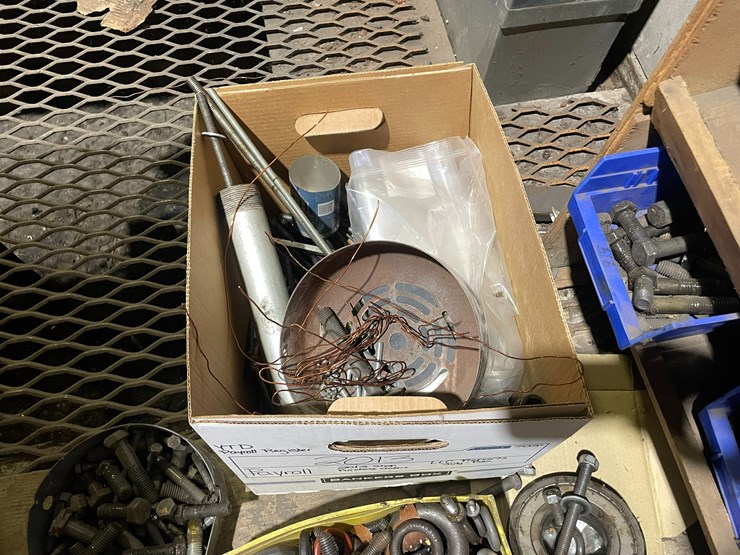 #7018-•-miscellaneous-hardware-and-bolt-bins-image-10