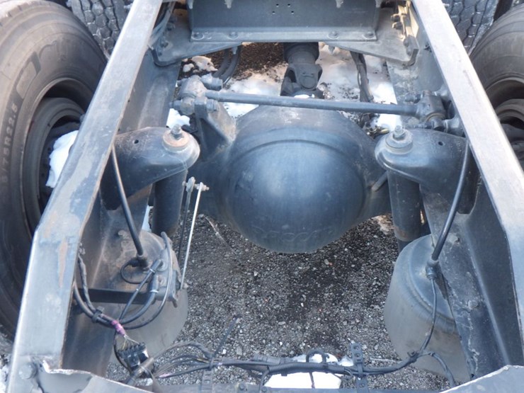 2019-peterbilt-579-image-11