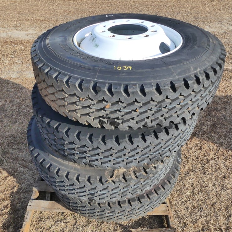 4 11Rx22.5 Semi Tire Rims