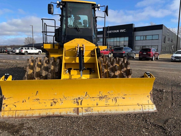 2023-caterpillar-815-image-18