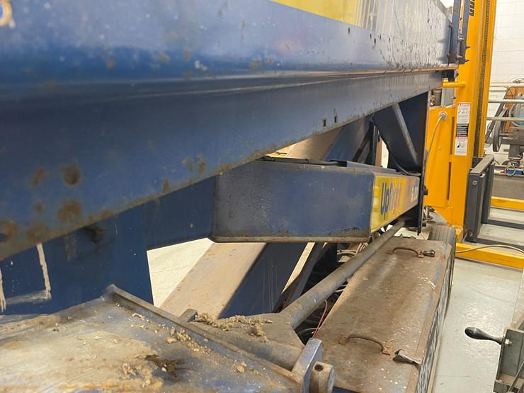 #4008-•-upright-scissor-lift-image-13