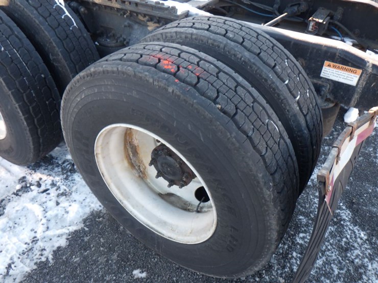 2017-freightliner-cascadia-125-image-14