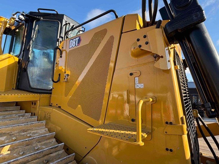 2019-caterpillar-d8t-image-8