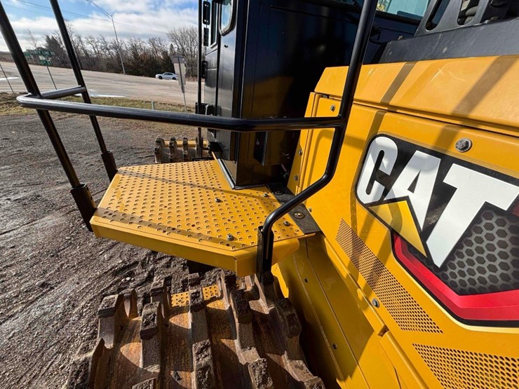 2023-caterpillar-815-image-34