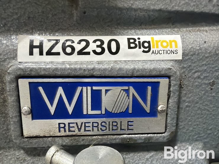 8'-welding-table-w/reversible-vice-image-11