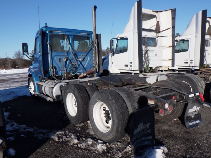 2018-freightliner-cascadia-113-image-11
