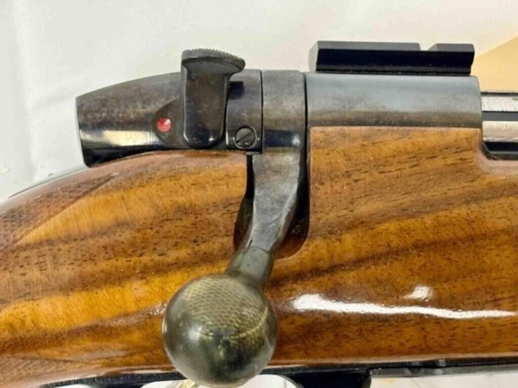 weatherby-mark-v---rifle---1-of-1000-image-9