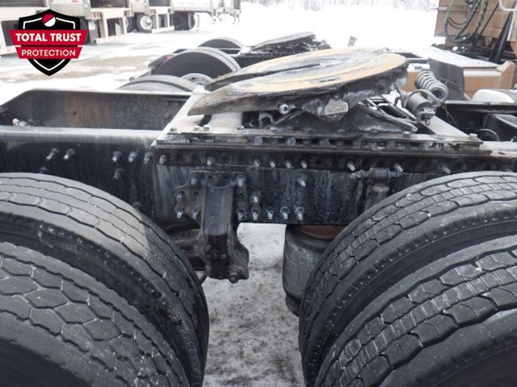 2022-volvo-vnl-300-image-8