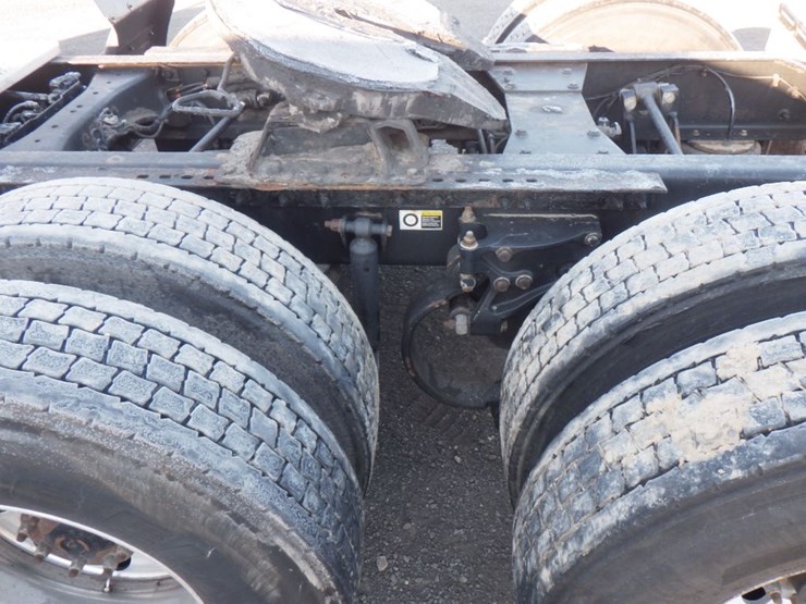 2017-peterbilt-579-image-12