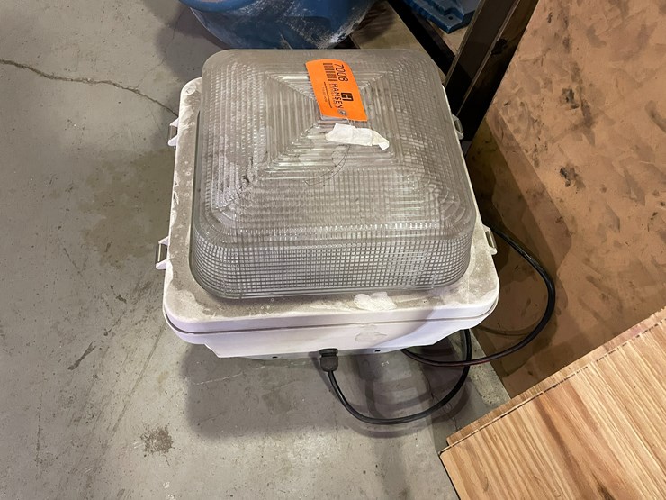 #7008-•-outdoor-flood-light-image-2