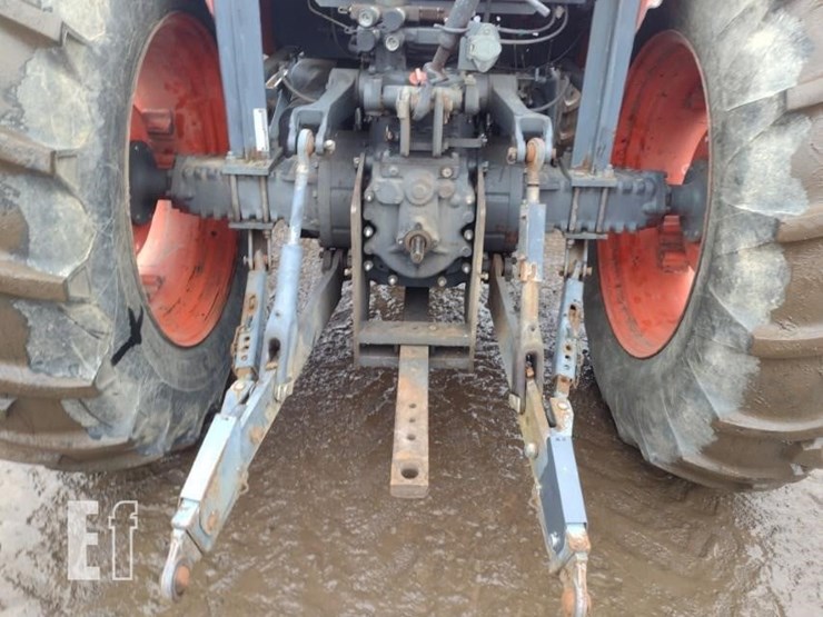 10-kubota-m108-tractor-image-21