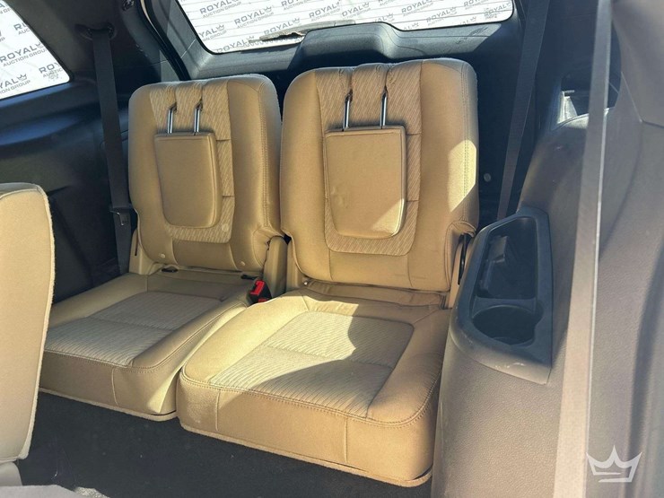 2016-ford-explorer-image-18