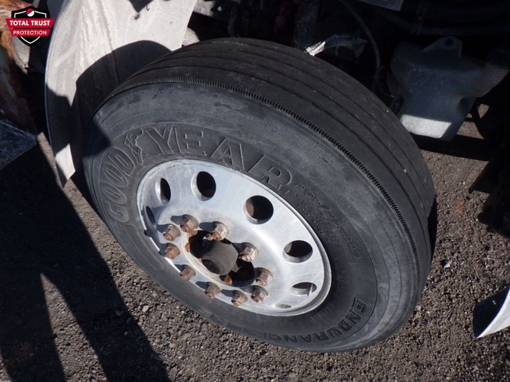 2019-freightliner-m2-106-image-19