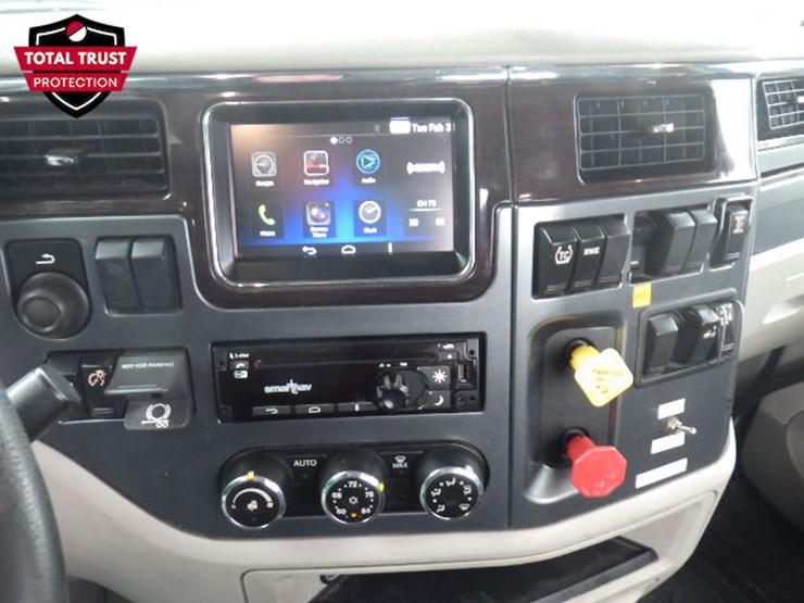 2019-peterbilt-579-image-17