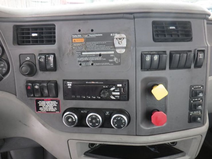 2017-peterbilt-589-image-17