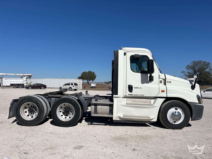 2016-freightliner-cascadia-125-image-36