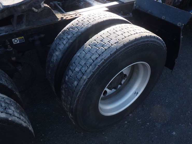 2017-peterbilt-579-image-5