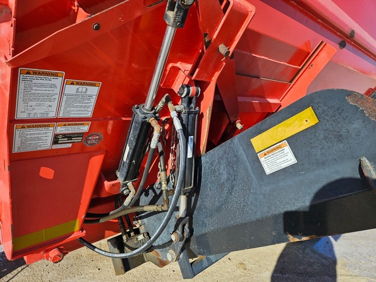 #311-•-2012-knight-4142-mixer-feed-wagon-image-18