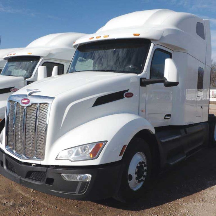 2023 PETERBILT 579