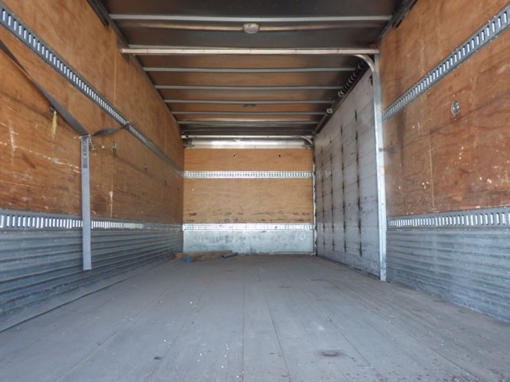 2017-hino-268a-image-8