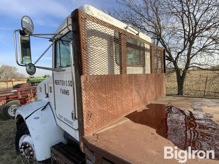 1998-peterbilt-330-image-15