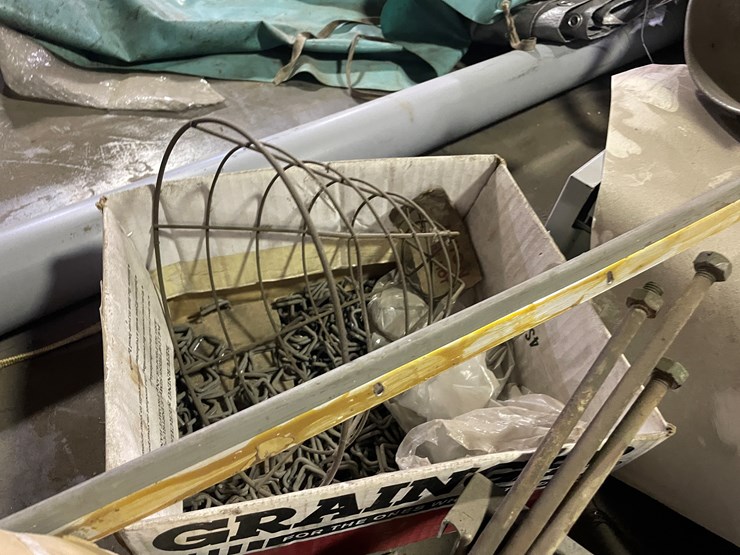 #7009-•-contents-on-top-of-oven-image-14