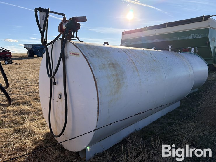2000-gallon-fuel-tank-&-pump-image-1