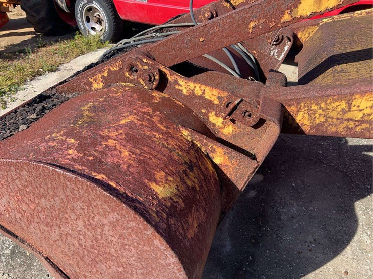 minneapolis-moline-diesel-crawler-image-9