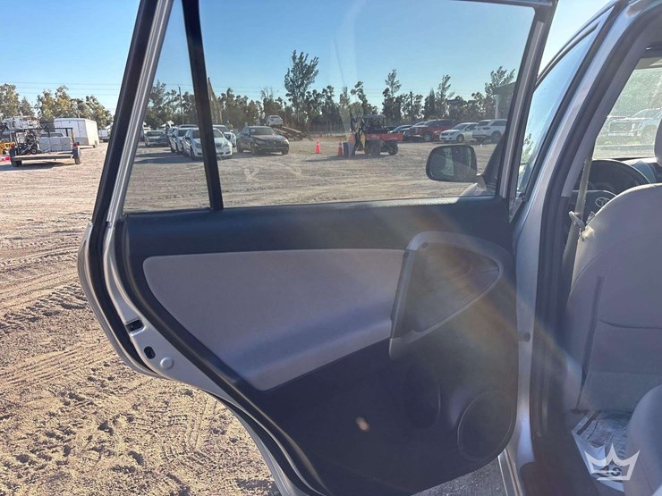 2008-toyota-rav4-image-17