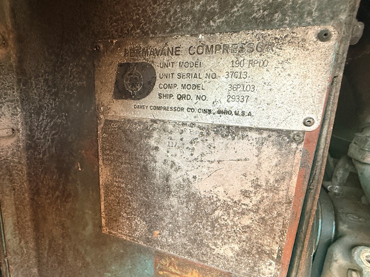 #2596-•-permavane-air-compressor-image-12