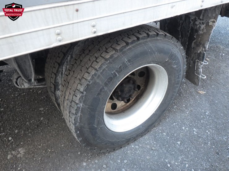 2019-freightliner-m2-106-image-8